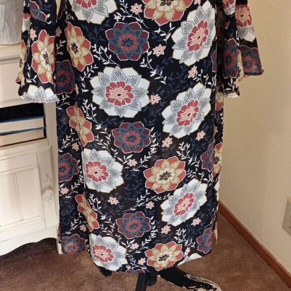 Forever 21 Floral Dress - Picture 9 of 13